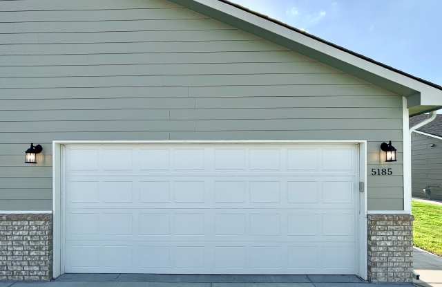 5185 N Cypress ST photos photos