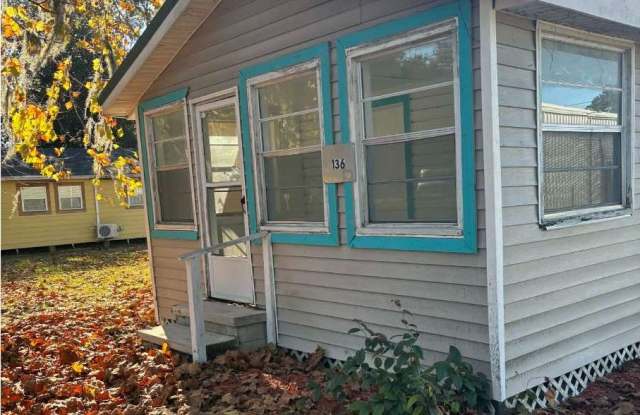 136 SE CRAIG AVE - 136 Southeast Craig Avenue, Watertown, FL 32025