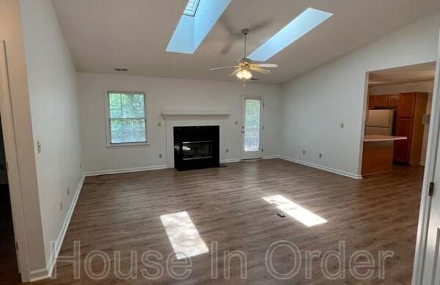 108 Hyacinth Lane Gallery 4