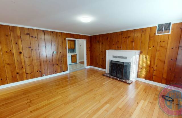 Love Life on Ladd! Lake Oswego Living with a Garage, Shops & Dining Nearby Gallery 4