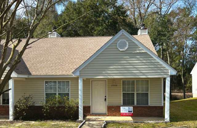 2 Bed/ 2 Bath With Large Back Deck - 2888 Gulfwind Drive North, Tallahassee, FL 32303
