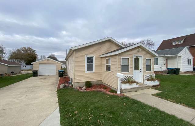 Cute Southside Bungalow $750 - 2238 Highland Park Avenue, Fort Dodge, IA 50501