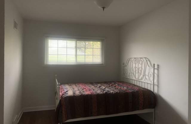336 Skokie Court Gallery 4