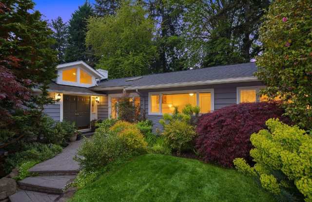4bd/1.75ba Medina Home Gallery 3