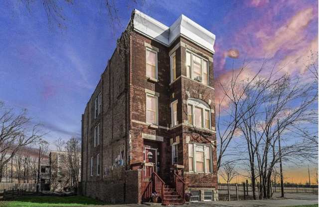 3326 E 90th Street Gallery 1