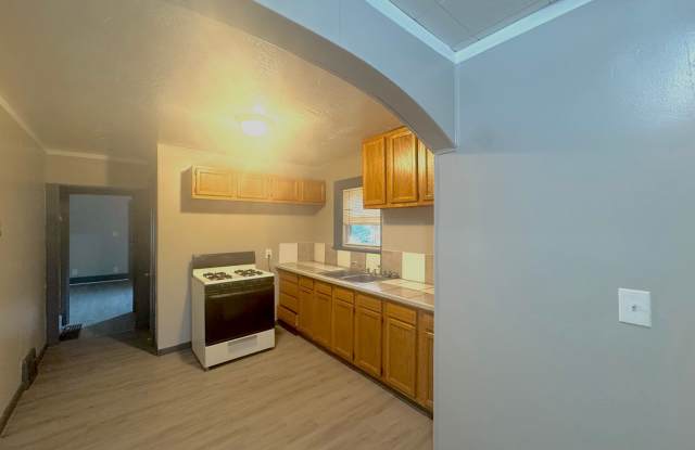 Three Bedroom/ One Bath Rental Home Gallery 4