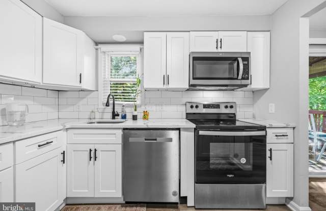 17624 LINDSTROM Court Gallery 4