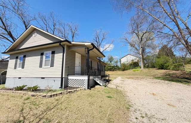3bed/2ba House off Hwy 3 near Downtown Kannapolis renovated in 2018 photos photos