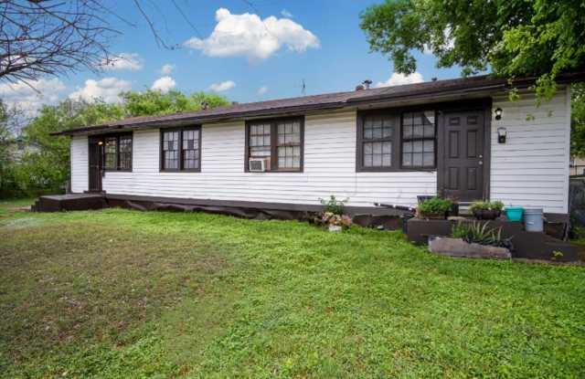 Renovated Home Near Downtown Gallery 3