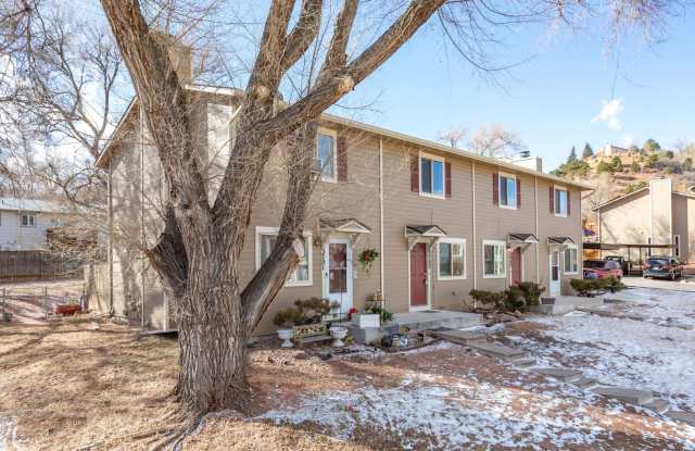 Spacious 2-Bed, 2-Bath Fourplex Unit in Prime Location! Gallery 3