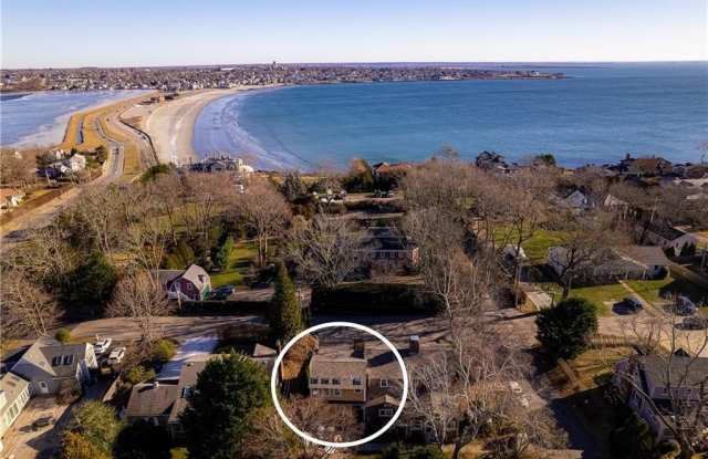 4 Cliff Avenue unit: 2 photos photos