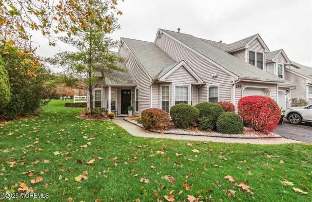 292 Daisy Drive - 292 Daisy Drive, West Freehold, NJ 07728