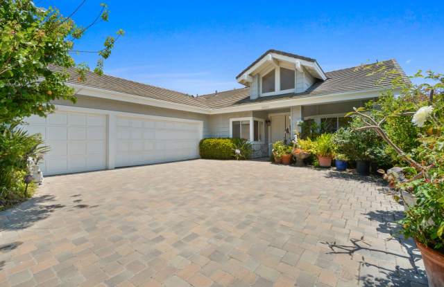 Stunning 4 Bed | 3.5 Bath Home Office and Sweeping Ocean, Coastline  White Water Views photos photos