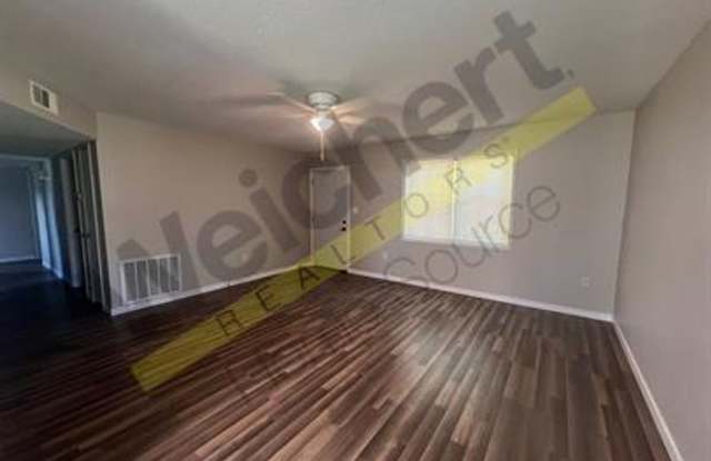 3 bedroom, 2 bath home in Center Hill Gallery 3