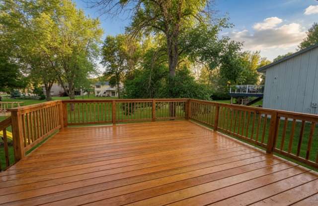 Freshly Updated 3bed 2bath Home in Gorgeous Maple Grove Neighborhood photos photos