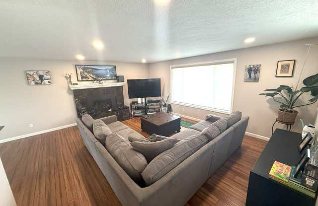 Stunning 4 BR / 3 BA West Beaverton Home with Private Oasis & Sport Court & Move In Special! Gallery 3