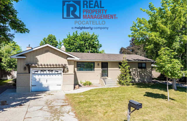 5 Bedroom Home - University Area - Must See - Pet (dog) Negotiable photos photos 5 Bedroom Home - University Area - Must See - Pet (dog) Negotiable photos photos