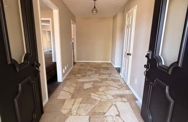 3-Bed, 2.5-bath Luxury Crestview Estates Designer Home! Fenced Backyard + 2-Car Garage Gallery 4