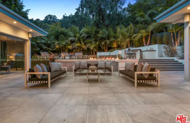1259 ROSCOMARE Road Gallery 3