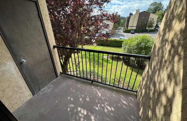 1Bd/1Ba Kirkland Condo Gallery 1