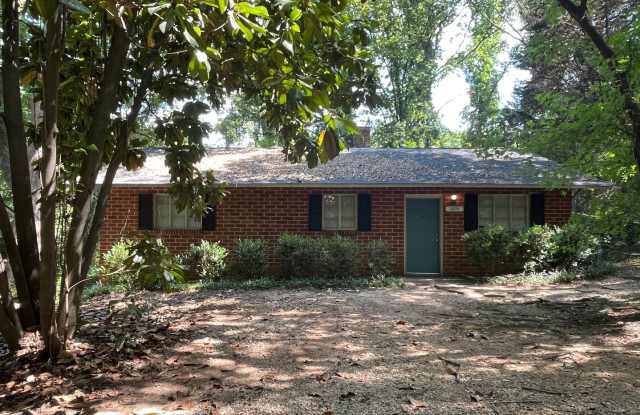 2-bedroom, 1-bath stand alone home is conveniently located off Prince Avenue! Gallery 3