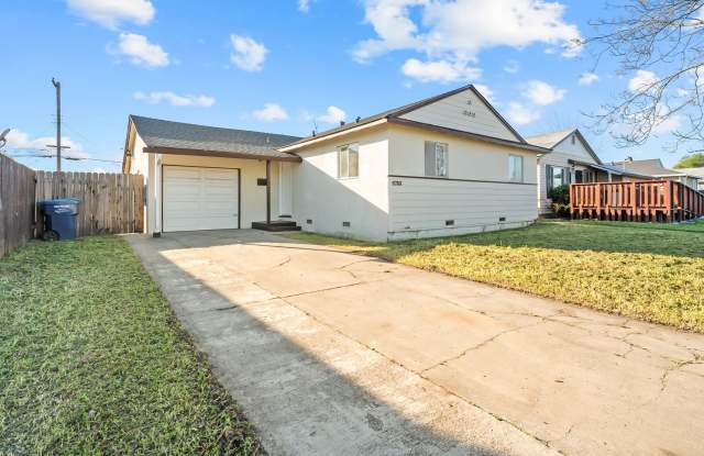 Cozy 3-Bedroom Single-Family Home-Move-In Ready! photos photos