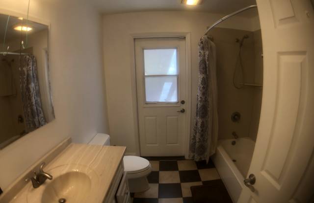 906 Sycamore Lane photos photos
