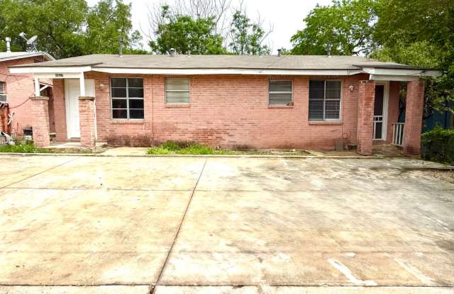 AVAILABLE NOW! 2 Bedroom / 1 Bath Duplex Near Brooks City Base! - 1829 East Highland Boulevard, San Antonio, TX 78210