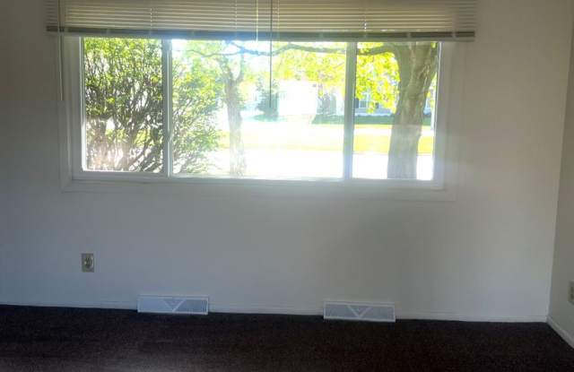 3 Bedroom 2 1/2 Bath Townhome Gallery 4