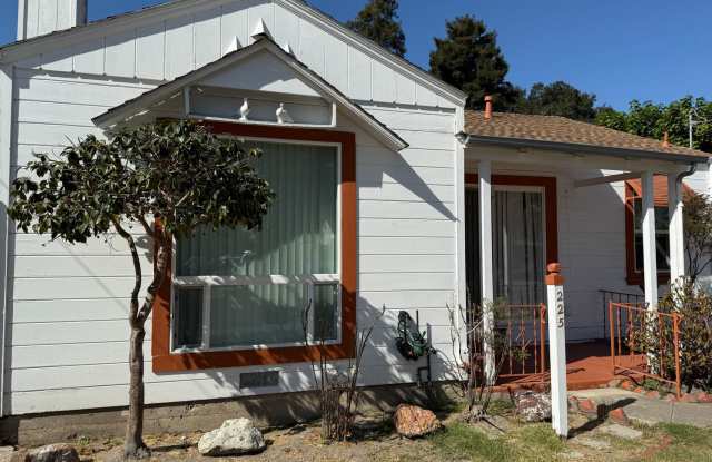 2-1 Must See Cutey - 225 Poplar Avenue, Santa Cruz, CA 95062