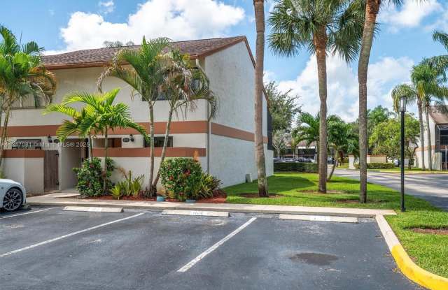 4270 SW 70th Ter photos photos