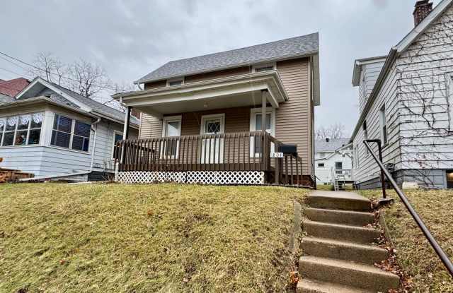 Updated 3BR Home with Central Air in Moline - 1804 14th Avenue, Moline, IL 61265