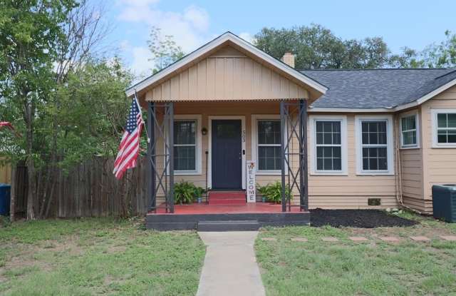 503 S Lewis Ave - 503 South Lewis Avenue, Kerrville, TX 78028