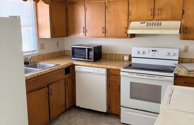 486 Greenville Hwy- B2 - 486 Greenville Highway, Brevard, NC 28712