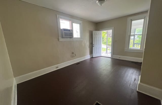 410 Jennings Ave SE - 410 Jennings Avenue Southeast, Roanoke, VA 24013