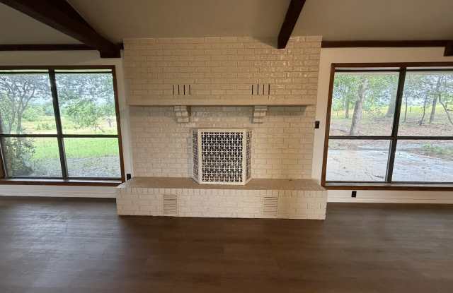 5166 I-30 Service Road Gallery 3