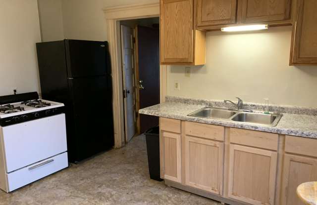 674 Jessamine Avenue East - 2 photos photos 674 Jessamine Avenue East - 2 photos photos