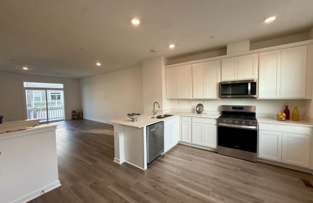 553 Yosemite Way Gallery 2