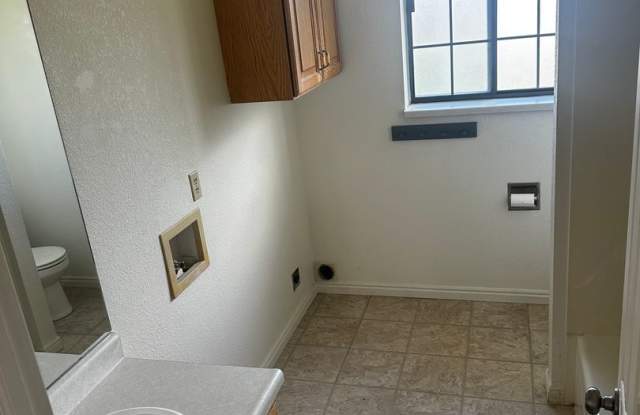 2 Bedroom, 1 Bath, top floor Apartment photos photos