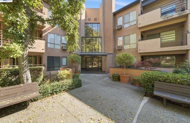 Modern 2BR/2BA End-Unit in Monte Merano | 2 Parking Spaces | Updated Kitchen & Baths | Community Amenities Gallery 1