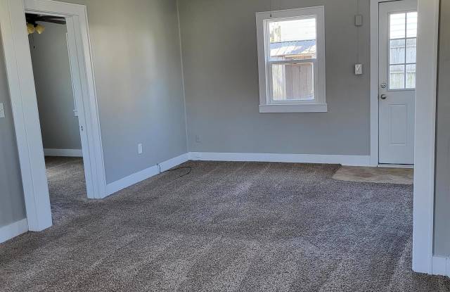 1861 Bellevue - 1861 Bellevue Avenue, Bettendorf, IA 52722