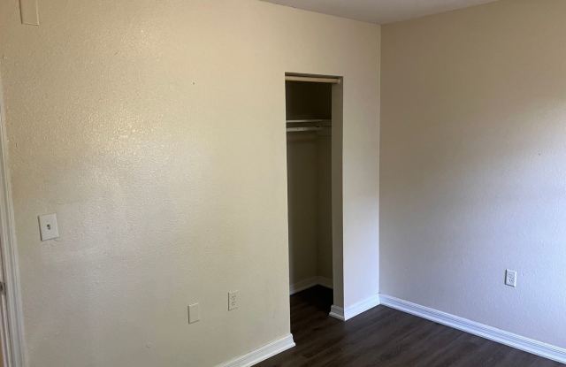 606 Gordon Street Apartment B Gallery 4