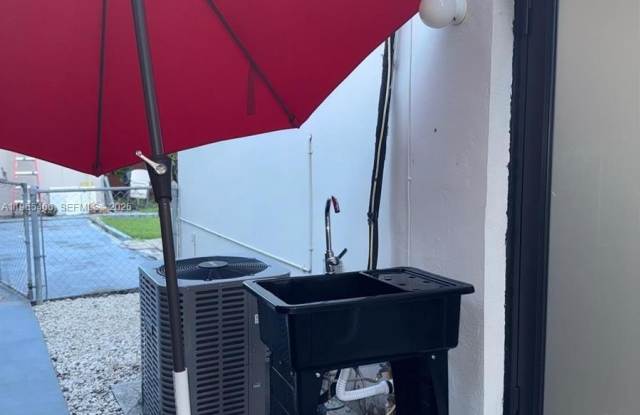 13142 SW 5th St - 13142 Southwest 5th Street, Tamiami, FL 33184