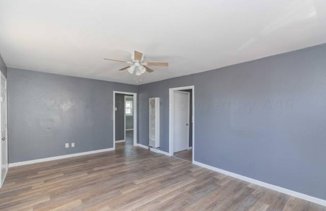 3-bedroom 1 bathroom home available for rent. Gallery 4