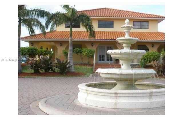 8185 NW 7th St photos photos