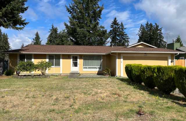 3 Bedroom Home in Convenient Port Orchard Location - 3137 Southeast Villa Carmel Drive, East Port Orchard, WA 98366