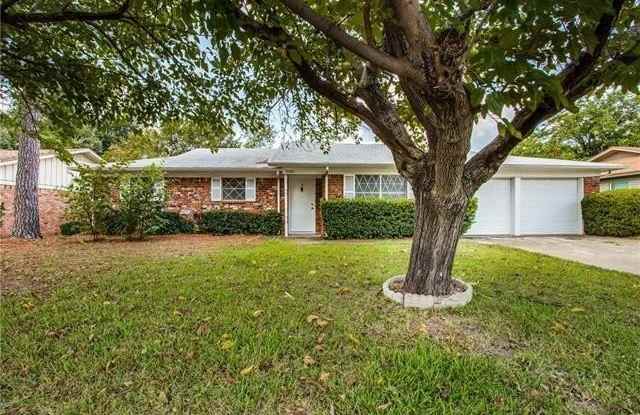 5401 Greenwood Way - 5401 Greenwood Way, North Richland Hills, TX 76180