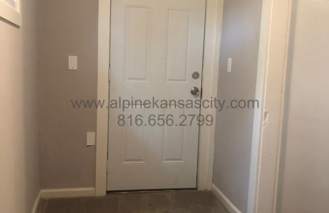 4143 Tracy Avenue Gallery 2