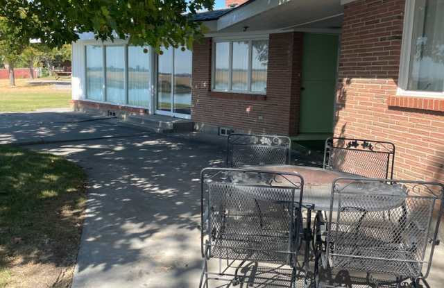 Lake Front Home For Rent! 1/2 Off First Full Months Rent Move in Special!!! Gallery 3