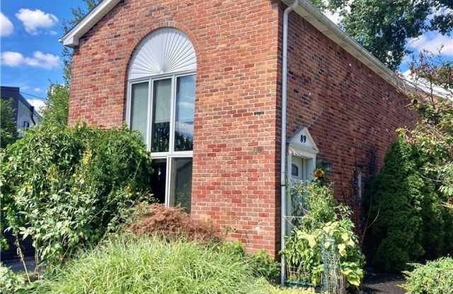 89 Johnson Park unit: 4 photos photos